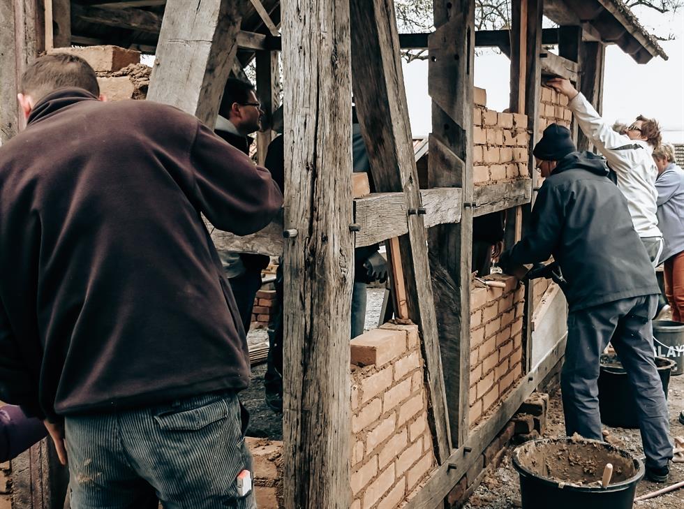 Do, 16.05. + Fr. 17.05.2024: WerkTage "Freies Ausprobieren mit Lehmbaustoffen" 